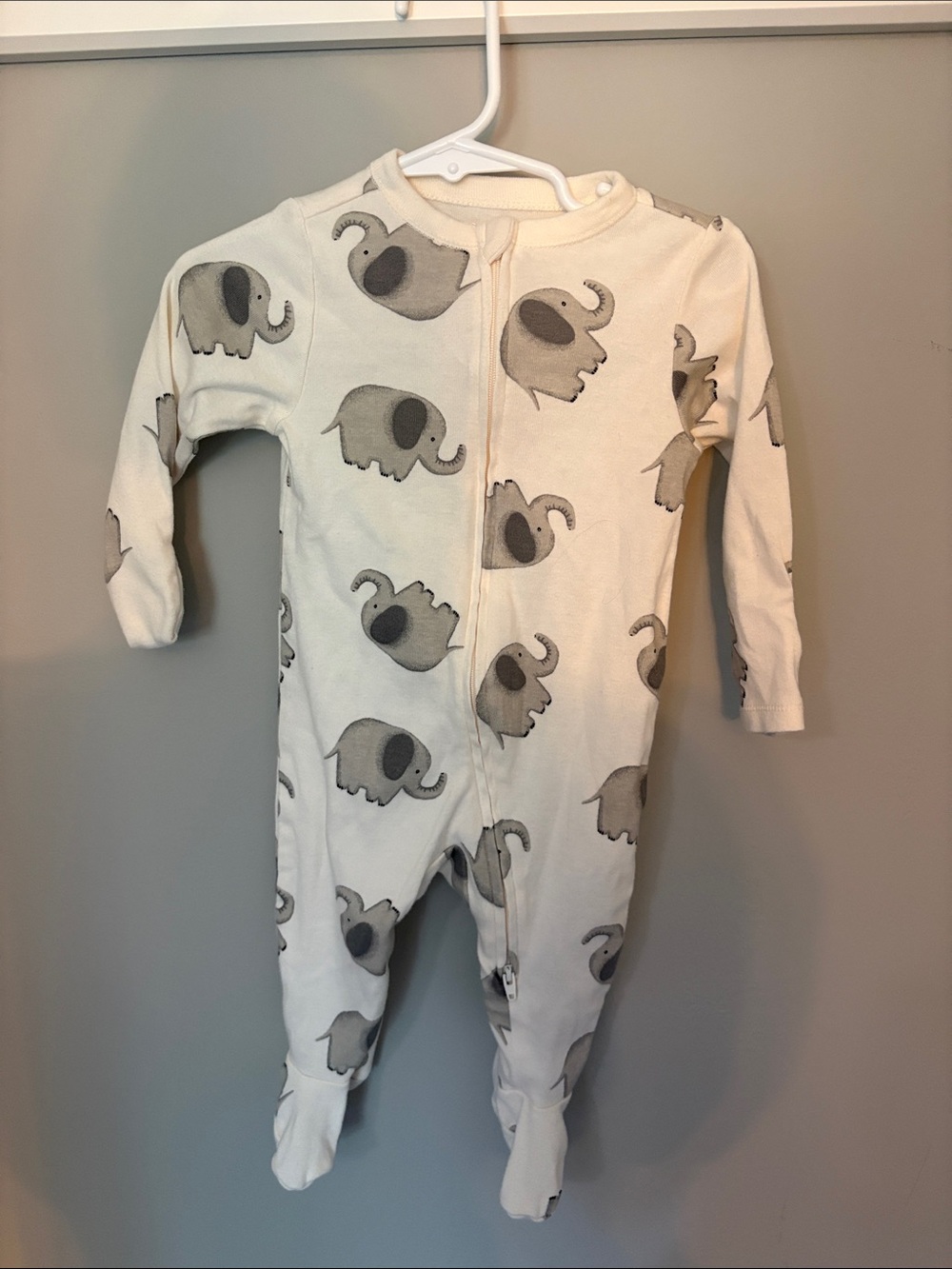 Old Navy Cream Baby One-Piece with Gray Elephant Print - 6-9M